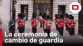 La ceremonia de cambio de guardia en el palacio de Buckingham