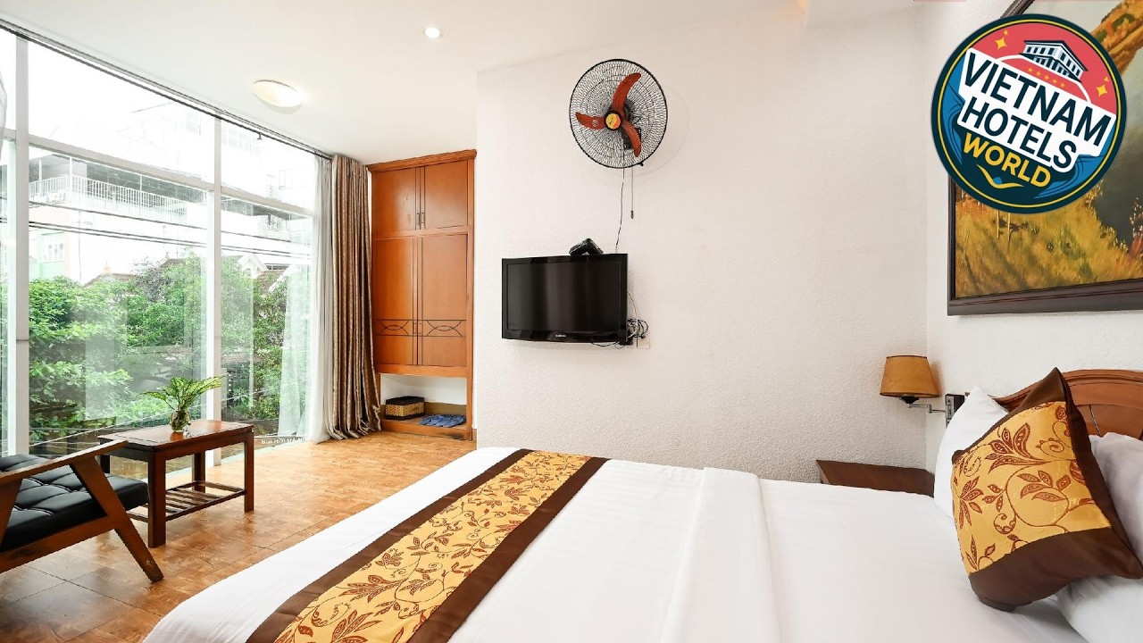 Queen Hotel Saigon Airport | Ho Chi Minh City, Vietnam | Hotel Review 🏩