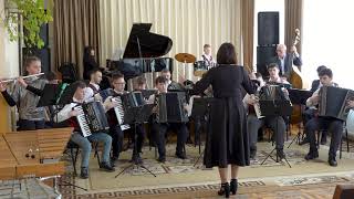 Оркестр баяністів-акордеоністів старших класів.
