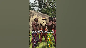 هذا الرجل يصنع الأوزان للتدريب 