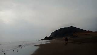 En la playa el cerro de la virgen Lima/Perú