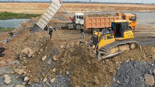 Stronger Power Heavy Machinery Dozer Pushing Gravel Equipment Dump Truck Spreading