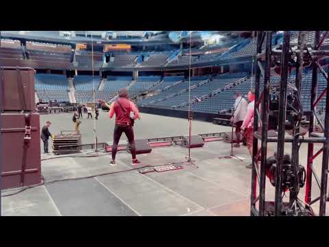 Ronnie Radke's "WTWB Reimagined" - FIRST TIME doing the OPERA part soudchecking to Tampa show, 4/23