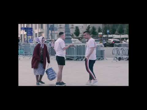 Переоделась в машине