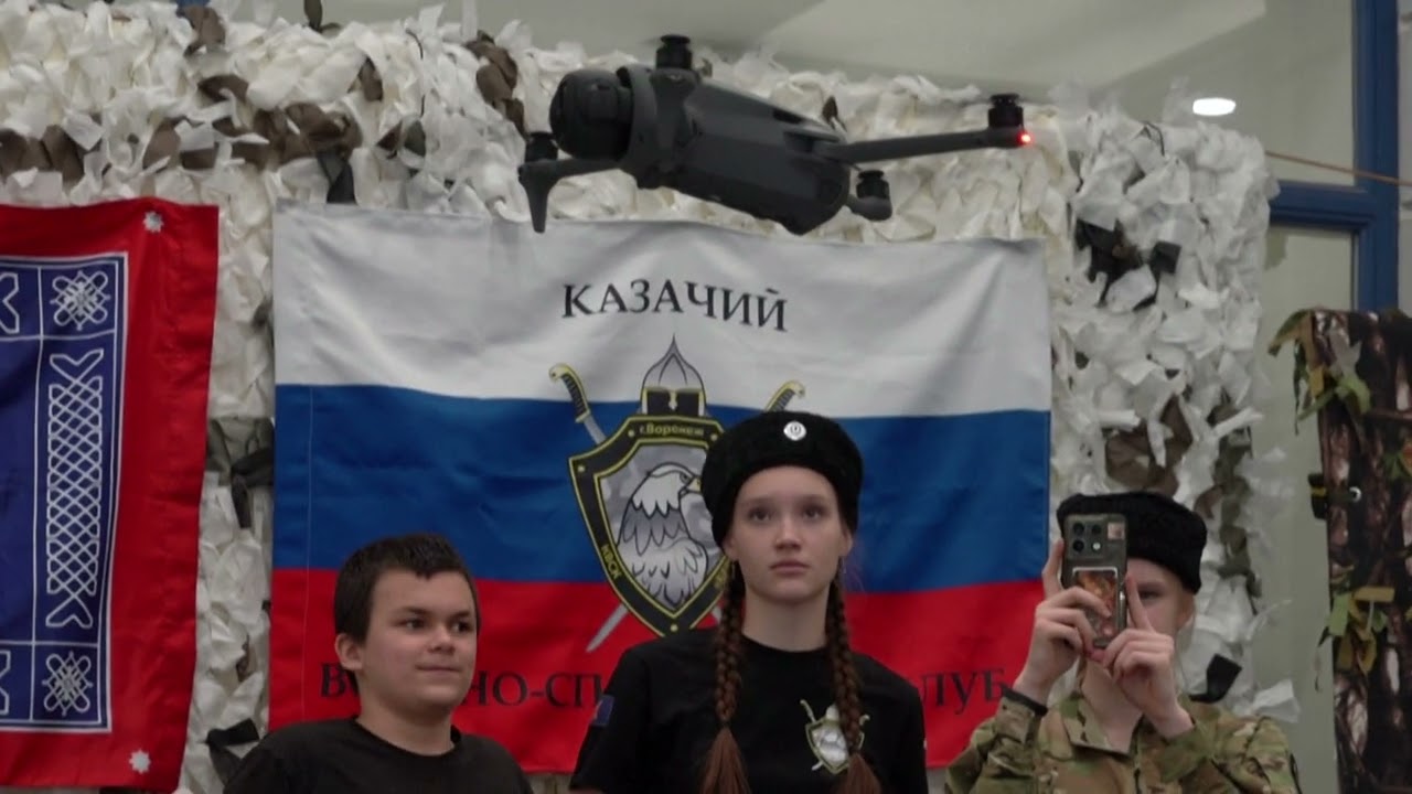 Drone, sirene și afișe militare: Cum au schimbat patru ani de război un oraș din Rusia