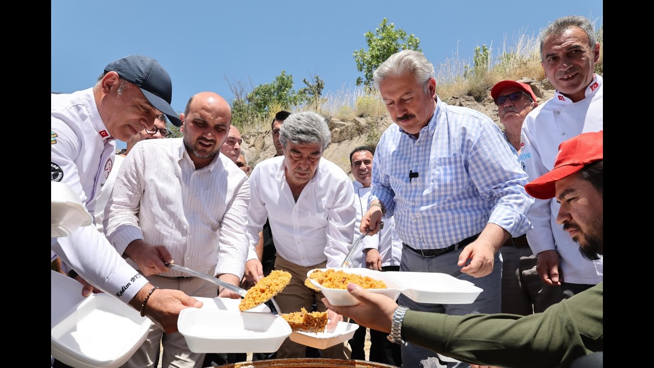 648. Mimar Sinan’ı Anma ve Evliyalar Günü Pilav Etkinliği Gönülleri Bir Araya Getirdi