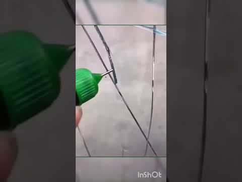 استخدام صمغ الراتنج في إصلاح الزجاج المكسور لامتلاكه نفس معامل انكسار الزجاج