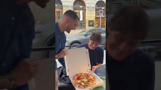 Prima pizza napoletana per Antonio Conte 😍🍕