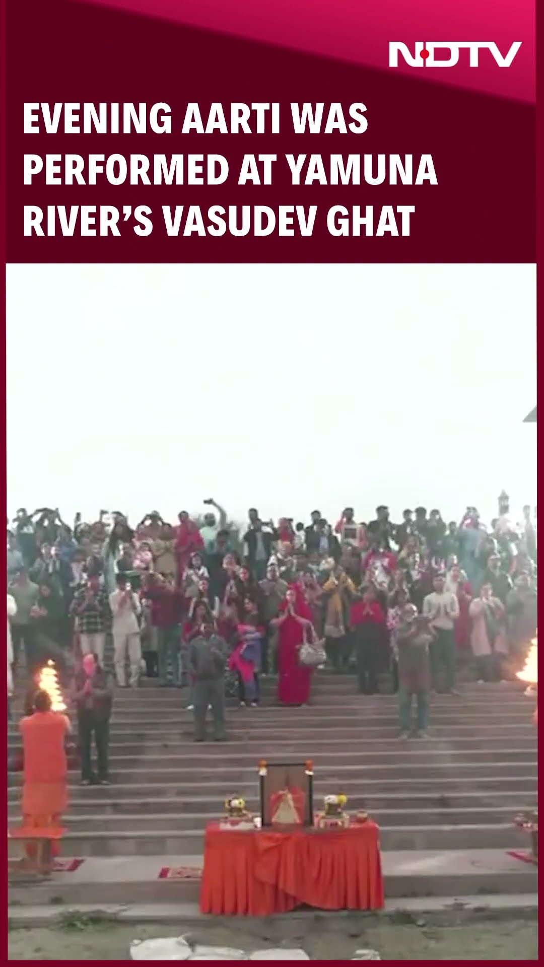 Delhi News | Evening Aarti Was Performed at Vasudev Ghat On The Banks of Yamuna River, In Delhi
