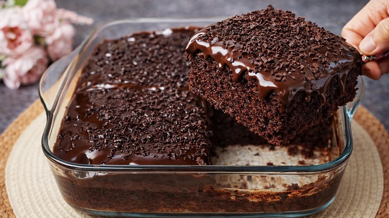 The easiest eggless chocolate cake recipe! super moist and delicious!🍫