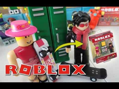 Comprei Um Kit Do Roblox High School Brinquedos Os Bonecos - boneco do roblox roblox