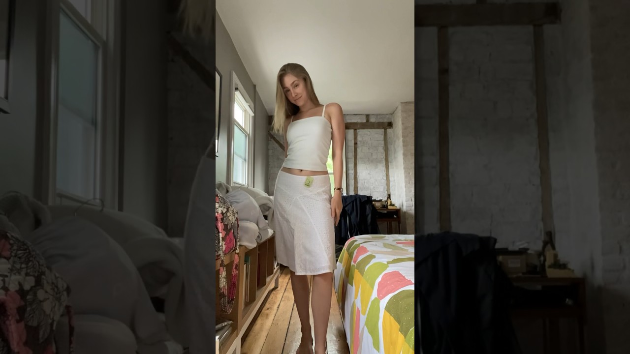 🛍️ I thrifted summer capsule wardrobe staples! Straw tote bag✅ White midi skirt✅ Blavk midi skirt✅