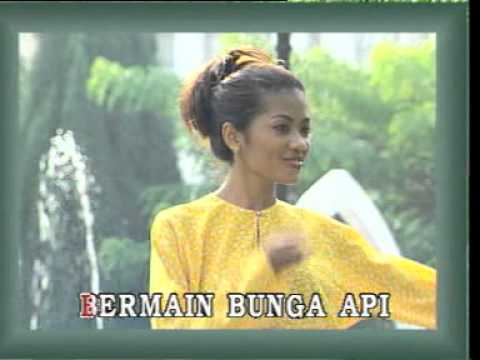 Maria Bachok - Bila Takbir Bergema [Official Music Video]