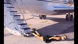 网络爆红摔倒炫富：土豪一张照片背后几个亿！你看出来了吗？
