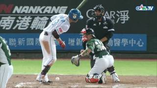 08/26 統一 vs Lamigo 二局下，王柏融遭觸身球擊中，但林泓育遭接殺，Lamigo留下滿壘殘壘