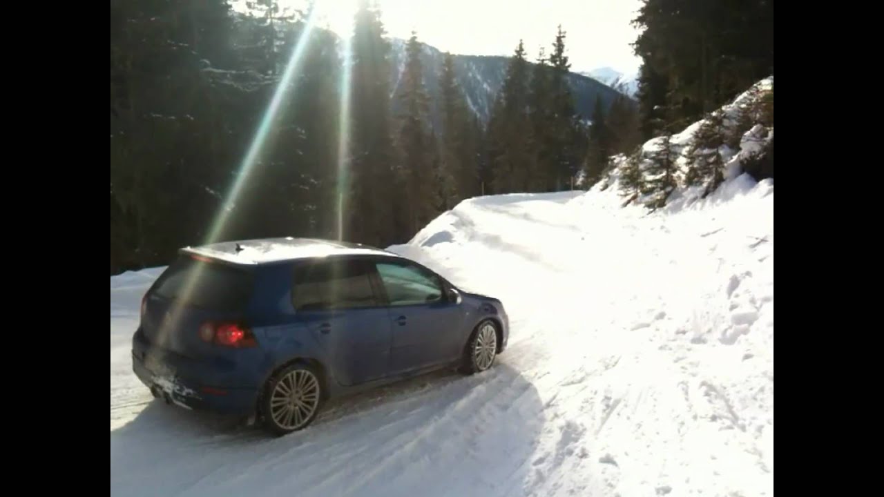 Best VW Golf R32 snow drift Video EVER - YouTube