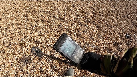 21. Metal Detecting along Folkestone Beach with the Nokta Makro Simplex