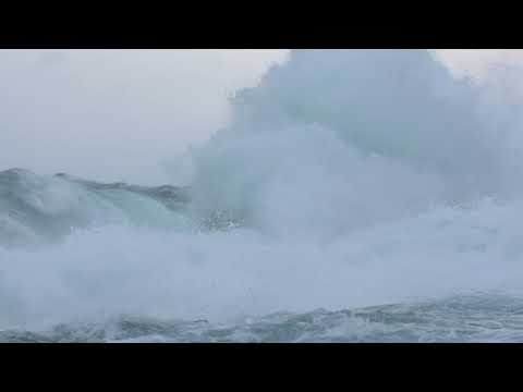 Some pretty epic Lake Superior waves on Dec 12 2023