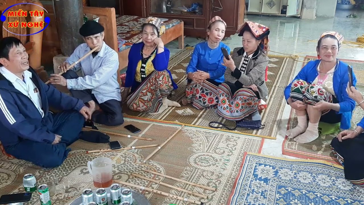 hát nhuôn tiếng thái tâp[627] Bà Châu trả lời ông Lan rằng em còn yêu chồng em lắm anh ơi cực hay