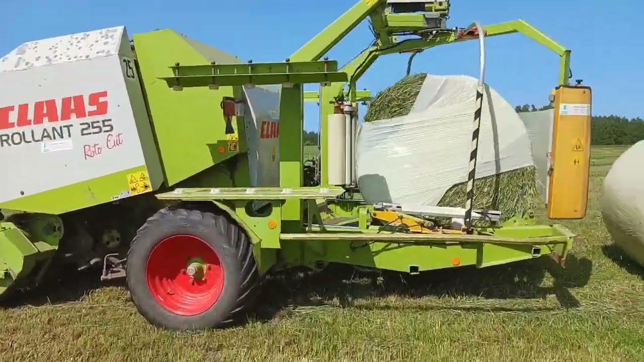 Zbieramy pierwszy pokos praso-owijarką Claas Rollant 255