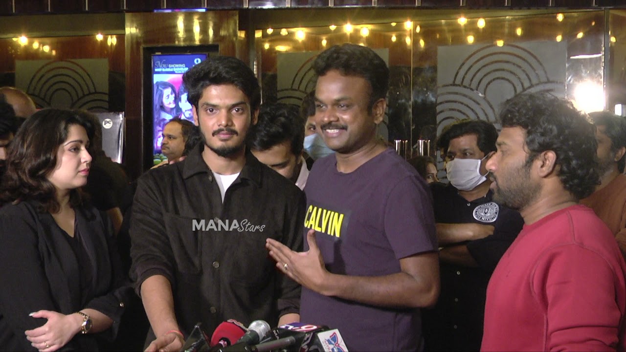 Director Bommarillu Bhaskar Reaction After Watching Romantic Movie | Mana Stars