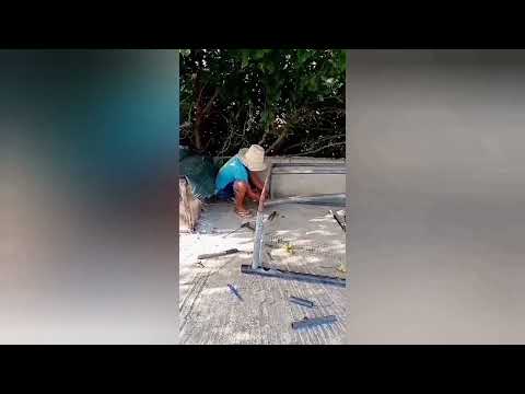 طريقة تدوير الانابيب البلاستيكية القديمة في صنع قفص دجاج