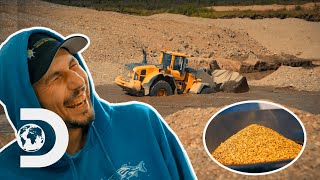 Famous Parker Hits $800,000 Week Despite Loader Nearly Sinking! I Gold Rush Profile