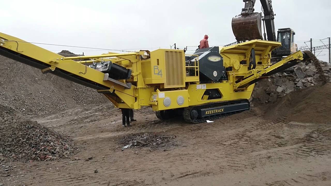 Kruszarka szczękowa Keestrack B4 Apollo pracująca w recyklingu. Uruchomienie JMR Polska Warszawa