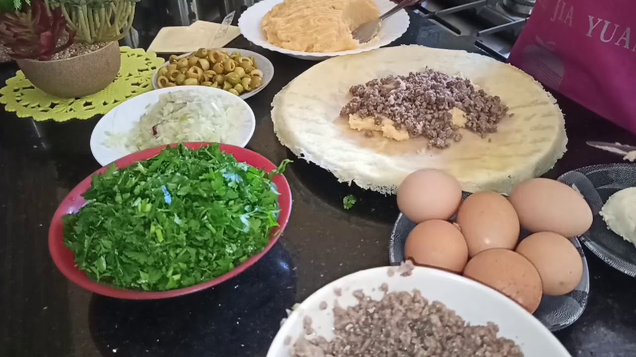بوراك عنابي على اصوله😍محبوب الرجال و الاطفال😋😂
