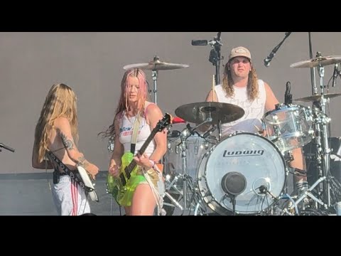 Wet Leg performing Being in Love - ACL weekend 2 - October 12, 2025