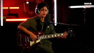 Video thumbnail of "Emel Mathlouthi - Holm (live)"