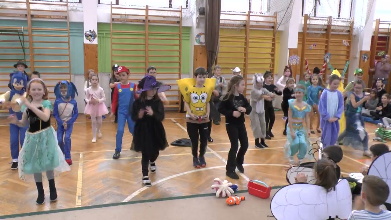 Farsang - 1.b - Egy kiállítás képei
