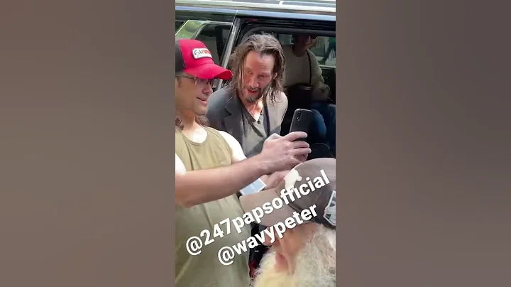 Keanu Reeves With his Girlfriend stopped for fans before leaving his hotel today in NYC #keanureeves - DayDayNews