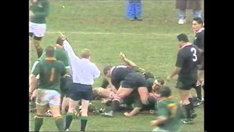 Johan le Roux bites Sean Fitzpatrick's ear!