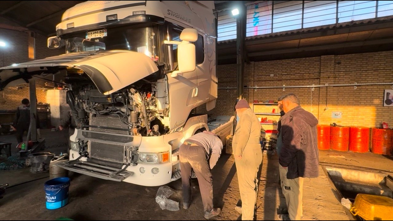 Truck Repair Mechanic Fixes Low Fuel Rail Pressure – Diesel Pump Replacement