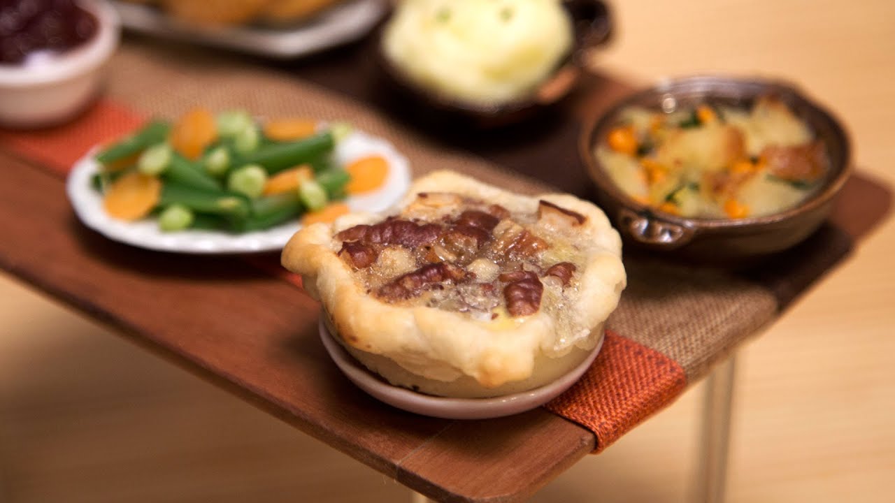 Tiny Thanksgiving Pecan Pie