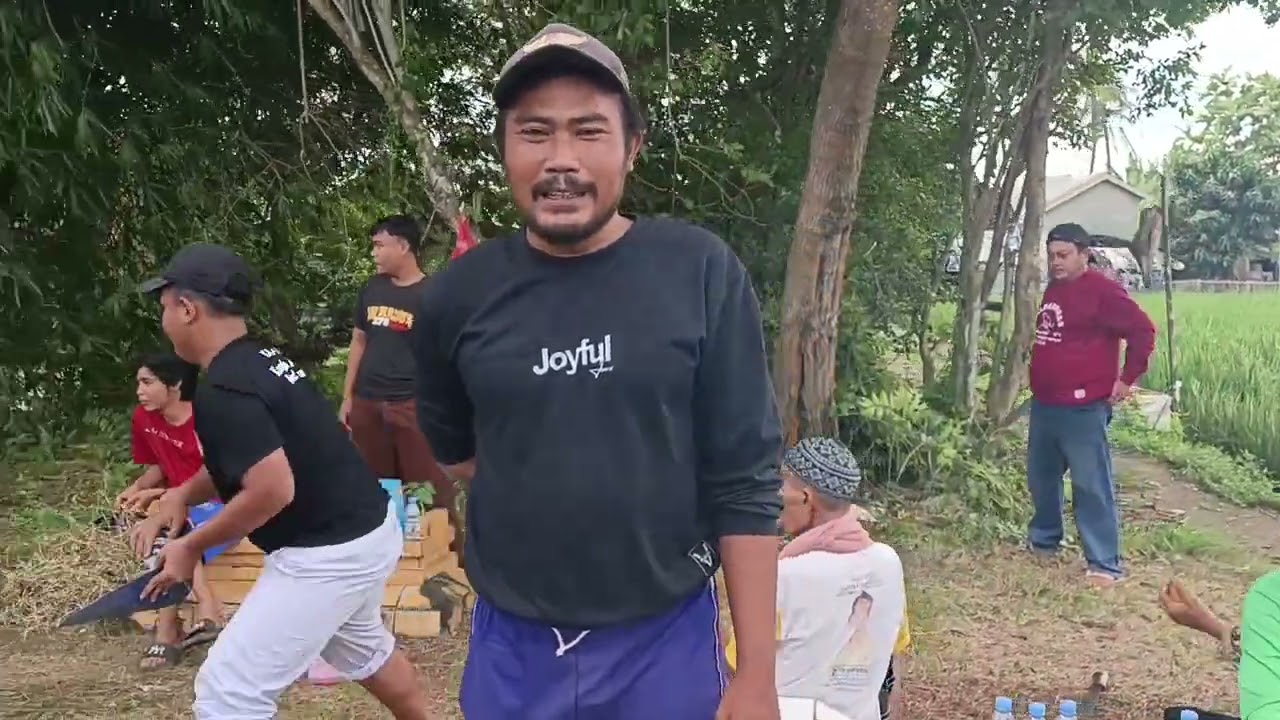 Babad makam ber-sama warga