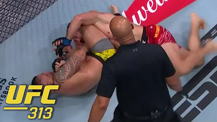 Brunno Ferreira submits Armen Petrosyan (+850) with an armbar at #UFC313 | ESPN MMA