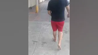 Cuando Tu Novio Camina Descalzo En Plena Calle