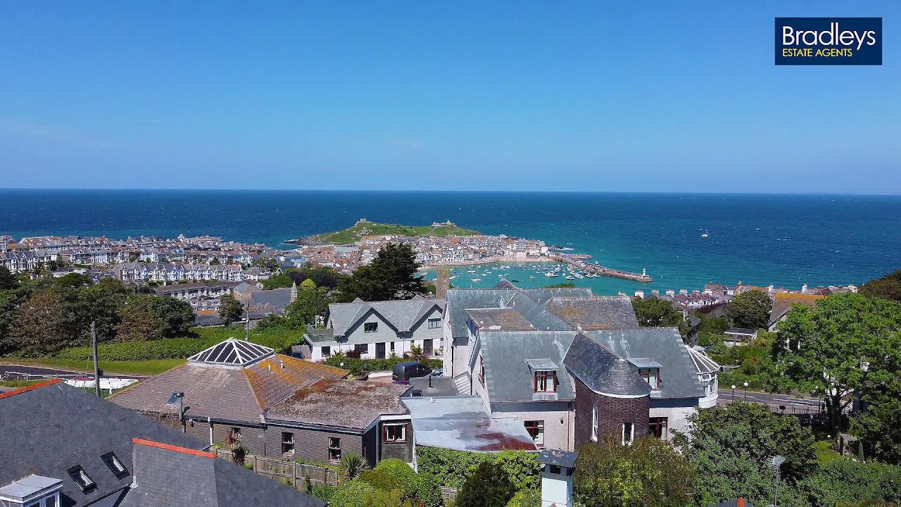PROPERTY FOR SALE 11 Trinity Watch, St Ives Bradleys Estate Agents