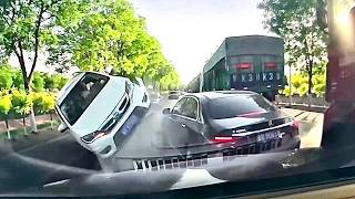 Driving Mistakes / Crash Awareness Compilation 