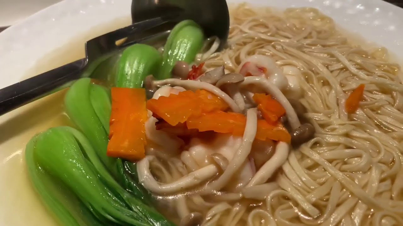 伊麵和意麵完全不同,吃好吃的伊麵請看這裡啊! - YouTube