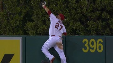 Mike Trout leaps at wall for an incredible grab