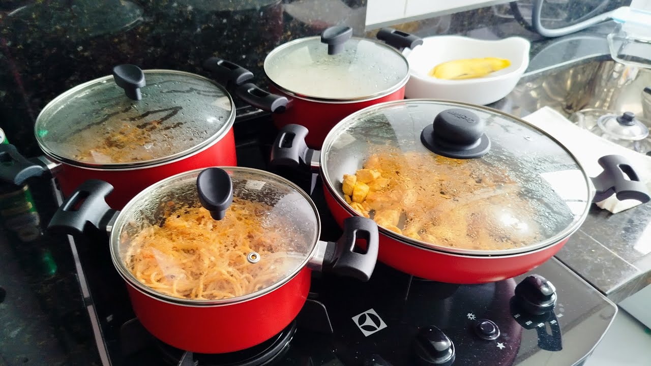 Cozinhando pela primeira vez nas panelas nova fiz frango no tacho arroz macarrão feijão!!😋