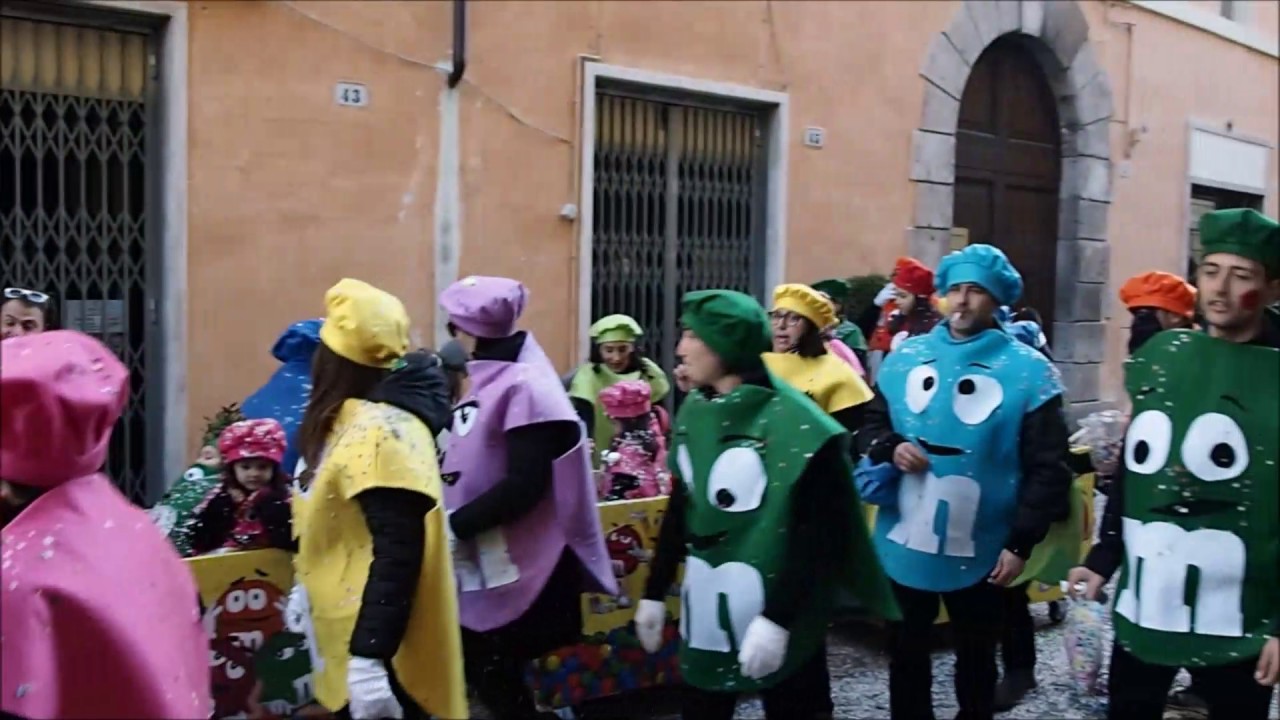 Carnevale di Spoleto: festa grande in centro per la sfilata dei carri