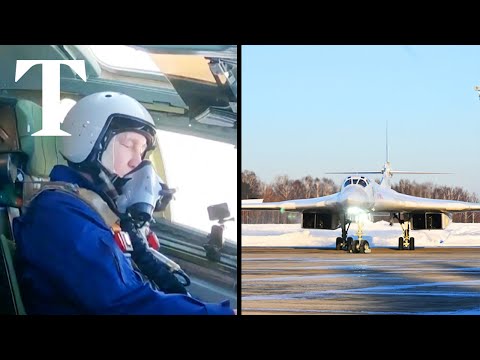 Putin flies Russian supersonic nuclear bomber in Kazan