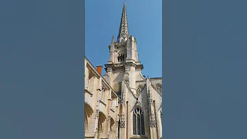 Sonnerie Horaire De Midi à La Cathédrale Notre Dame De L Assomption De Luçon 