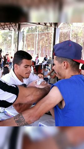 Arnold toproll Arm Wrestling