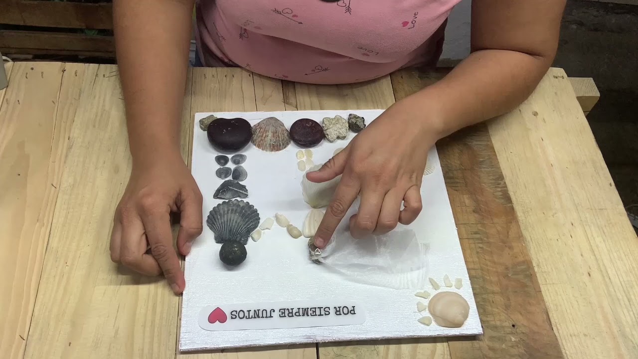 Cuadro hecho con conchitas.  Picture made with shells