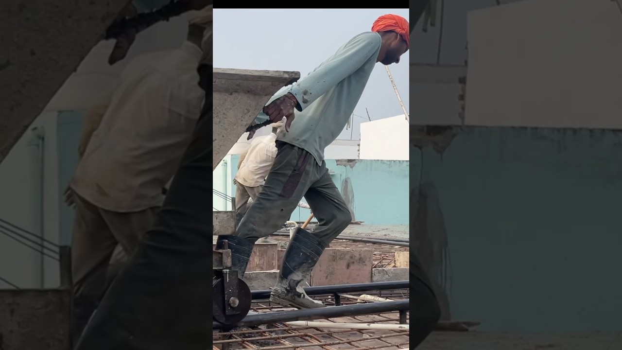 Aate jate khubsurat awara sadkon pe 